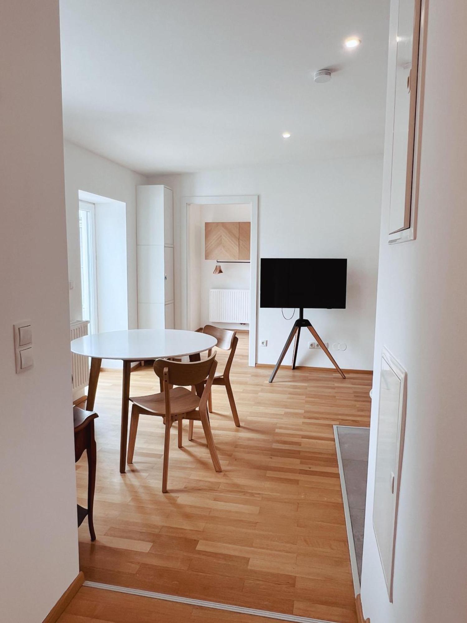 Brunnenmarkt Balcony Apartment Wina Bagian luar foto