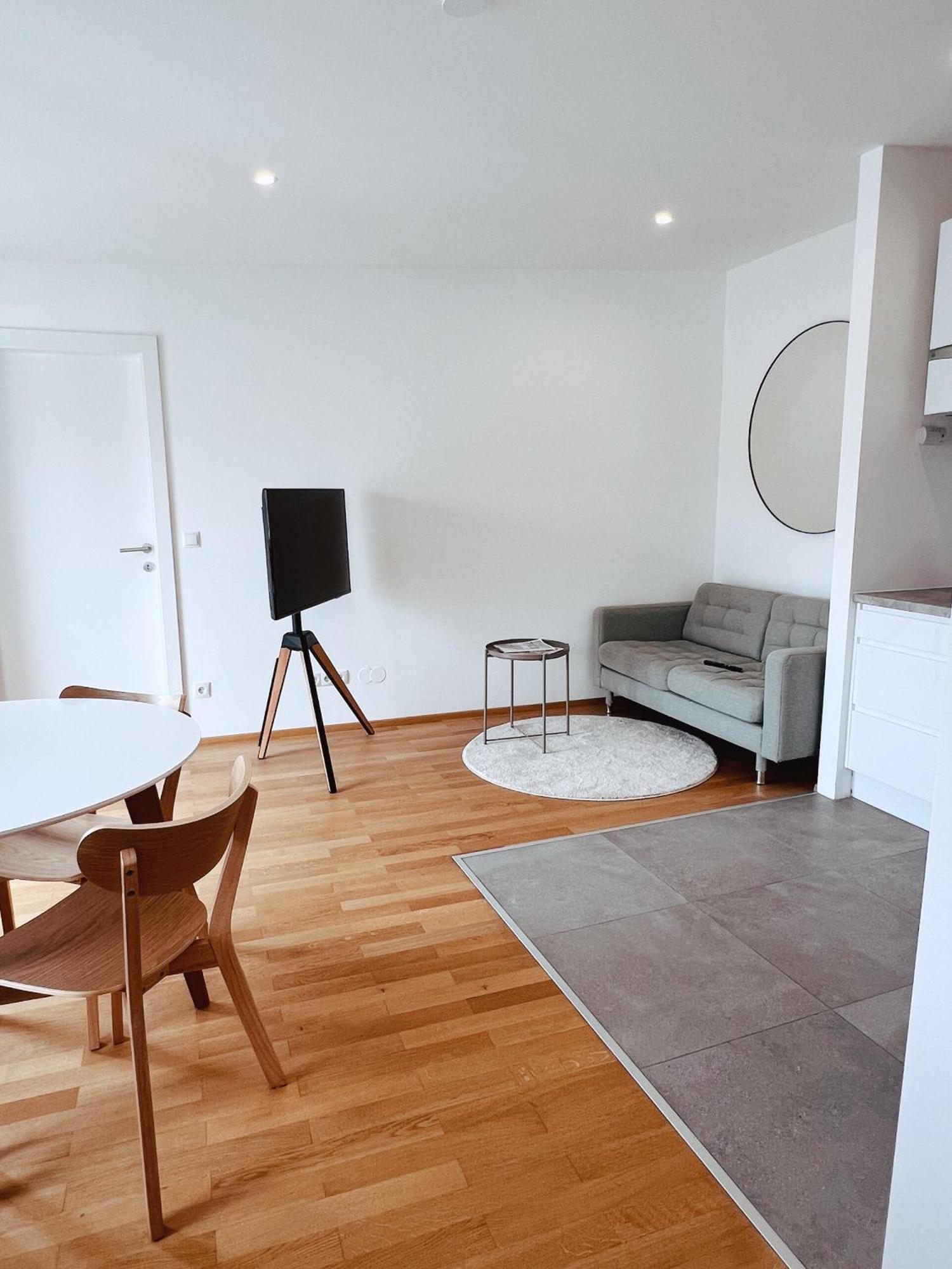 Brunnenmarkt Balcony Apartment Wina Bagian luar foto