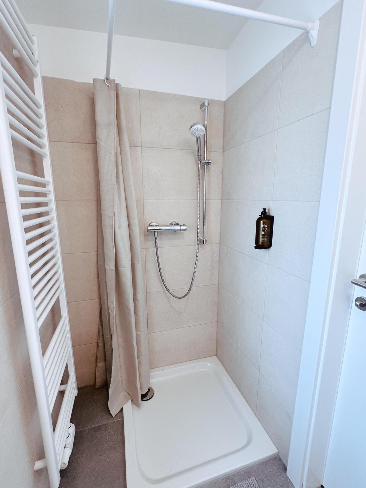 Brunnenmarkt Balcony Apartment Wina Bagian luar foto